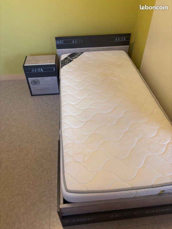 Lit + matelas + sommier + chevet (image 3)