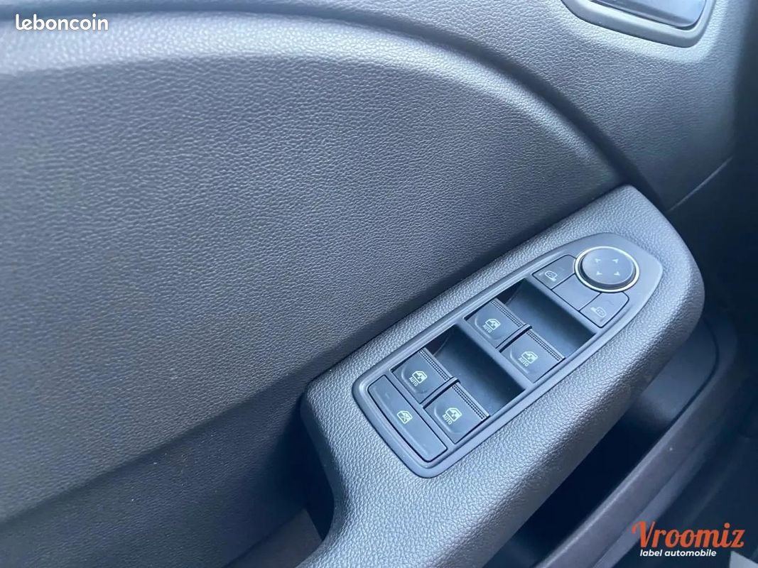 Renault Clio Essence 6900kms Seulement Comme neuve Garantie 12 mois (image 9)
