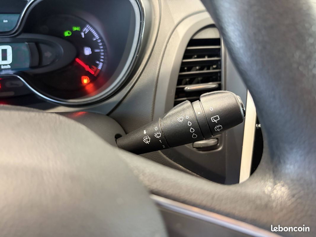 RENAULT Captur TCe 90 - 19 Life (image 32)