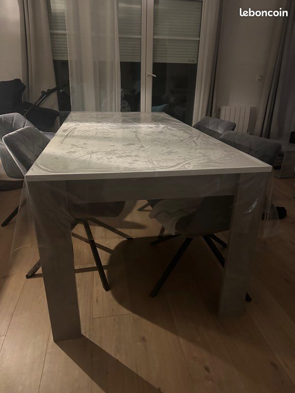 Table (image 5)