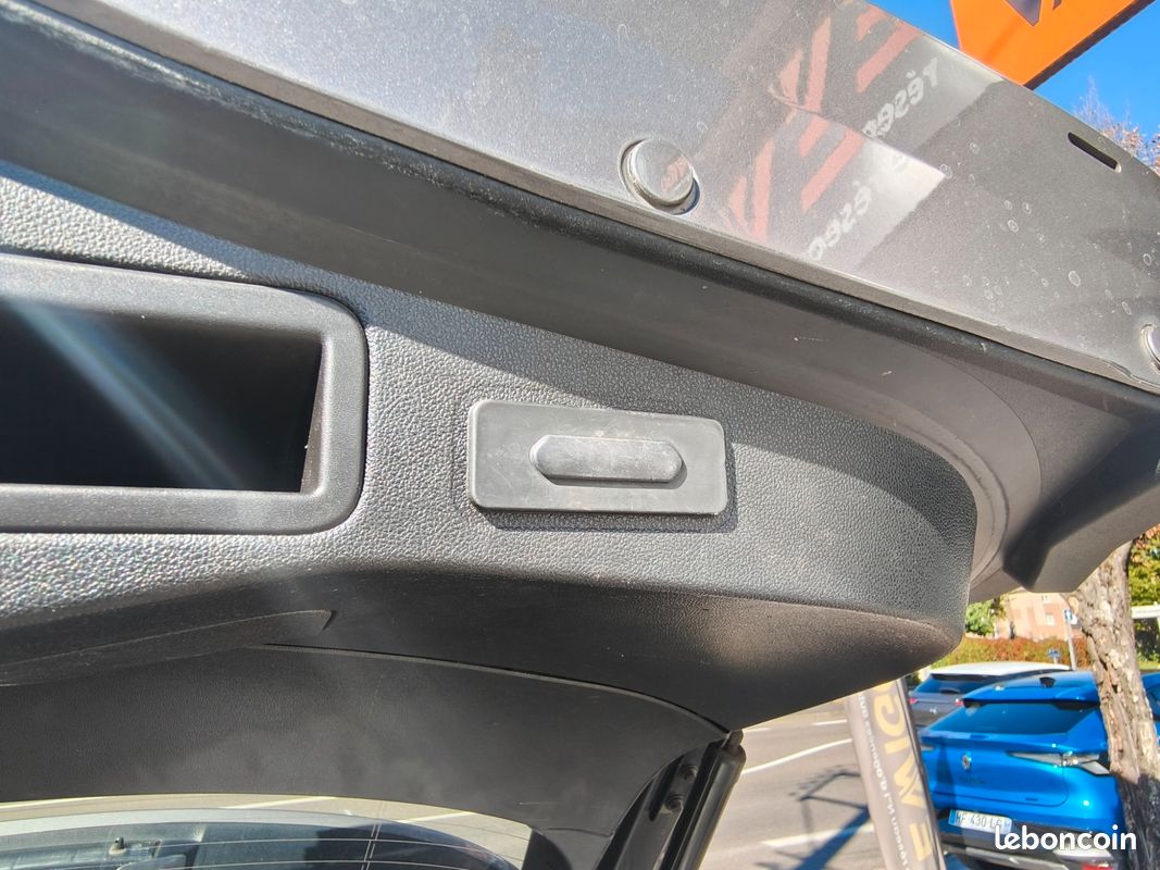 RENAULT Talisman ESTATE 1.6 DCi 160 CH INITIALE PARIS BVA / 4CONTROL / FULL OPTIONS / SOUND BY BOSE (image 26)