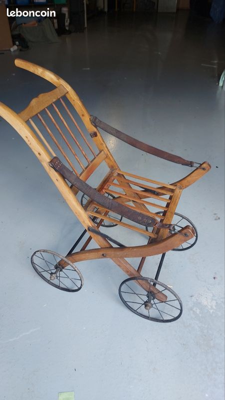 Poussette en bois ancienne pour poupée - Collection