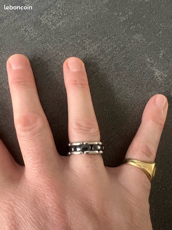 Bague Chanel modèle Ultra T57 (image 1)
