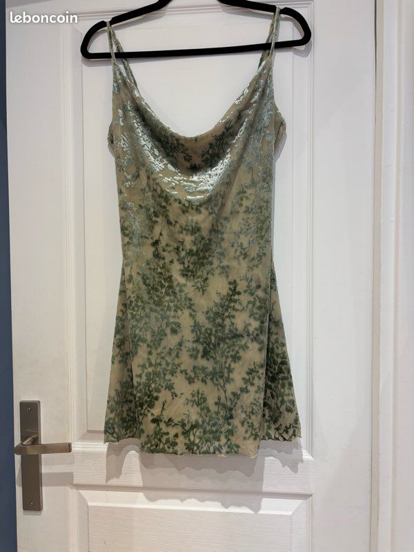 Robe mini en tulle imprimée velours Bershka Vêtements