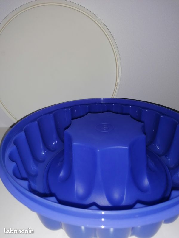 Moule à charlotte TUPPERWARE bleu 20 cm avec 1 Fond Étoile