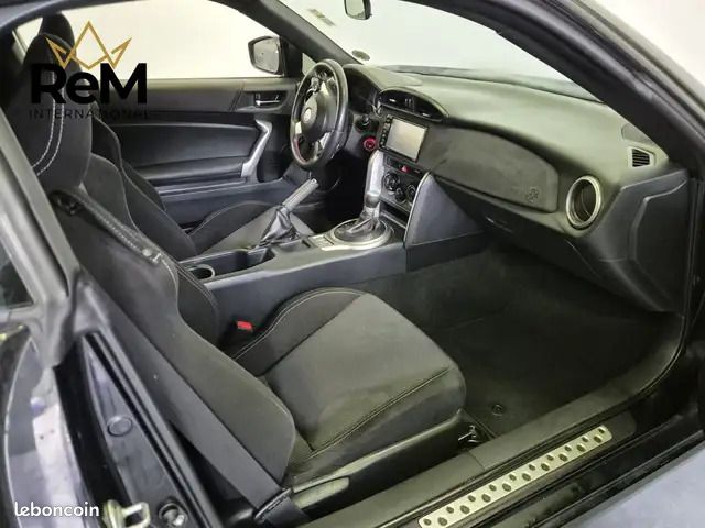 Toyota GT86 2.0 Restyling | 200 ch BVA Restylée Full Black Carnet d'entretien Non-fumeur Propulsion (image 11)
