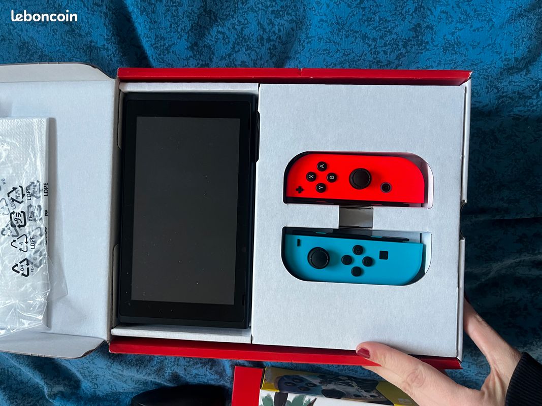 Nintendo Switch avec manette taille réel (image 11)