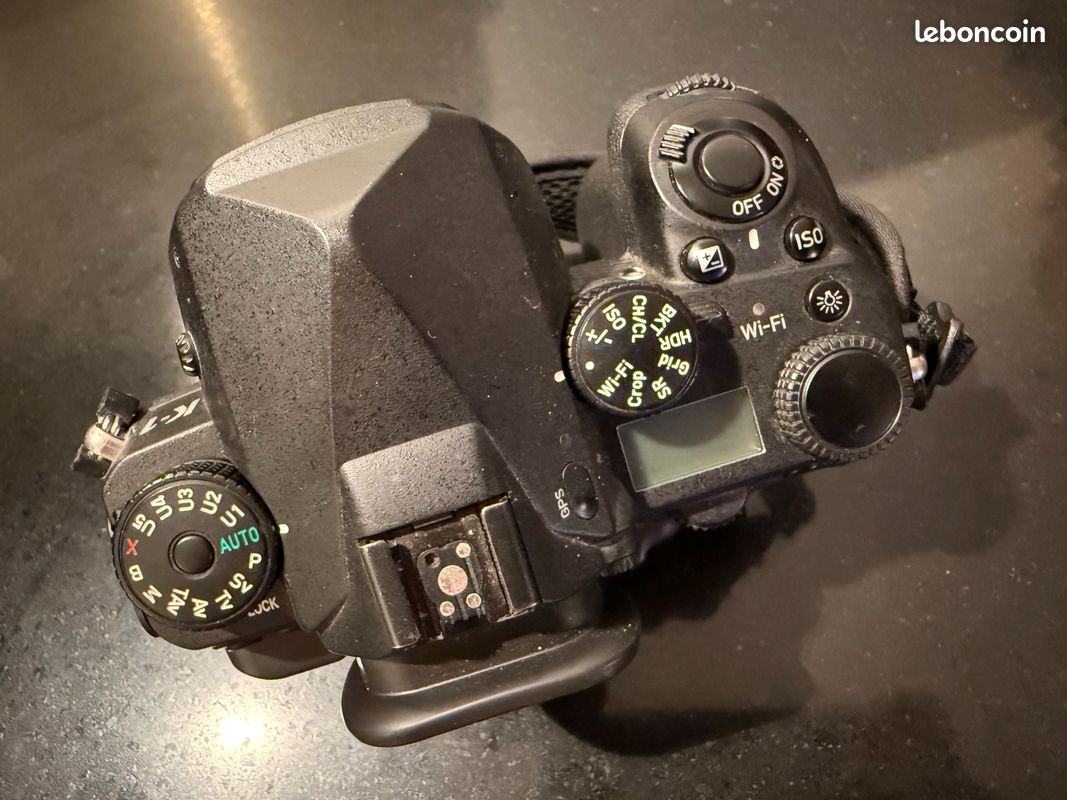 PENTAX K-1 NU avec poignée Grip D-BG6 et plein d'accessoires d'origine (image 7)
