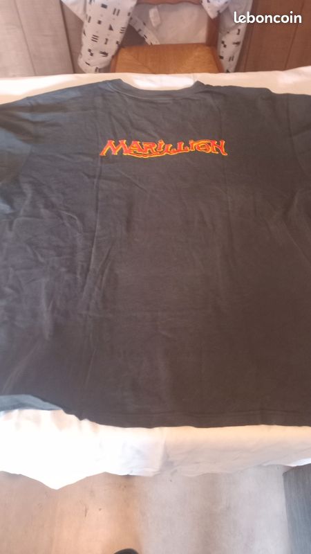 Lot Marillion " fugazi " 1 double cd + 1 carte postale " assassing " + 1 tee-shirt brodé main (image 3)