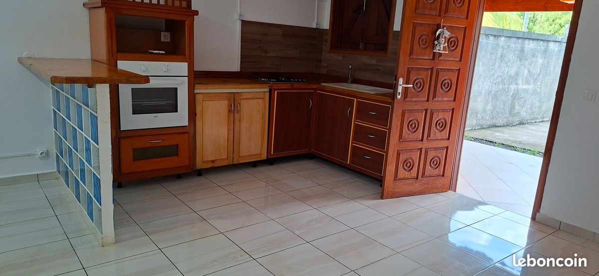 Appartement 3 pièces 77 m² · à Le Gosier · 77 m² · 700 €/mois