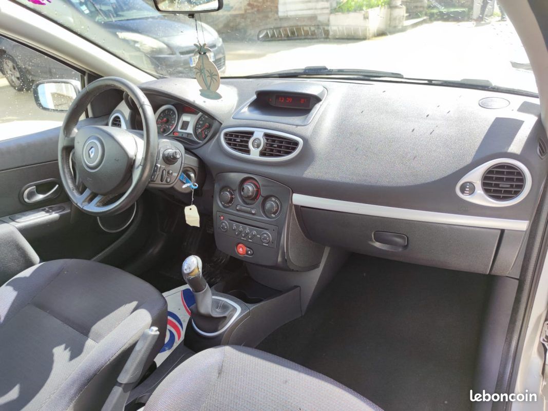 Renault clio iii confort dynamique 1.2 16v 2007 (image 9)
