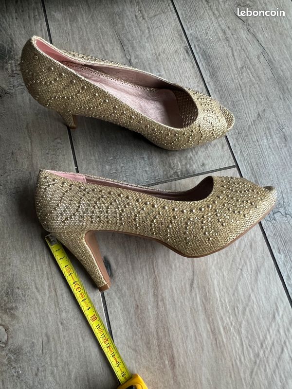 Escarpins Sabots Dorés Les P’tites Bombes – Pointure 38, Style Décontracté Chic