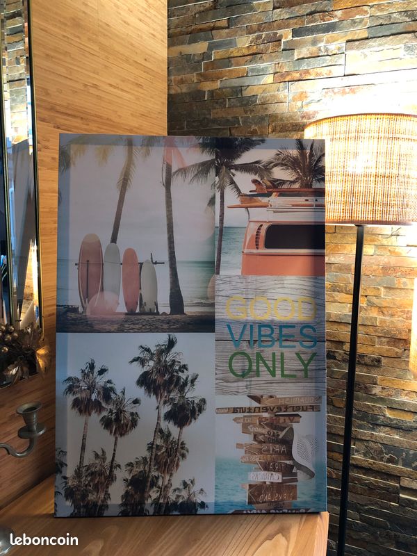Tableau décoratif surf Surfboards on the Beach with Palm Trees and Blue Sky in the Background (image 1)