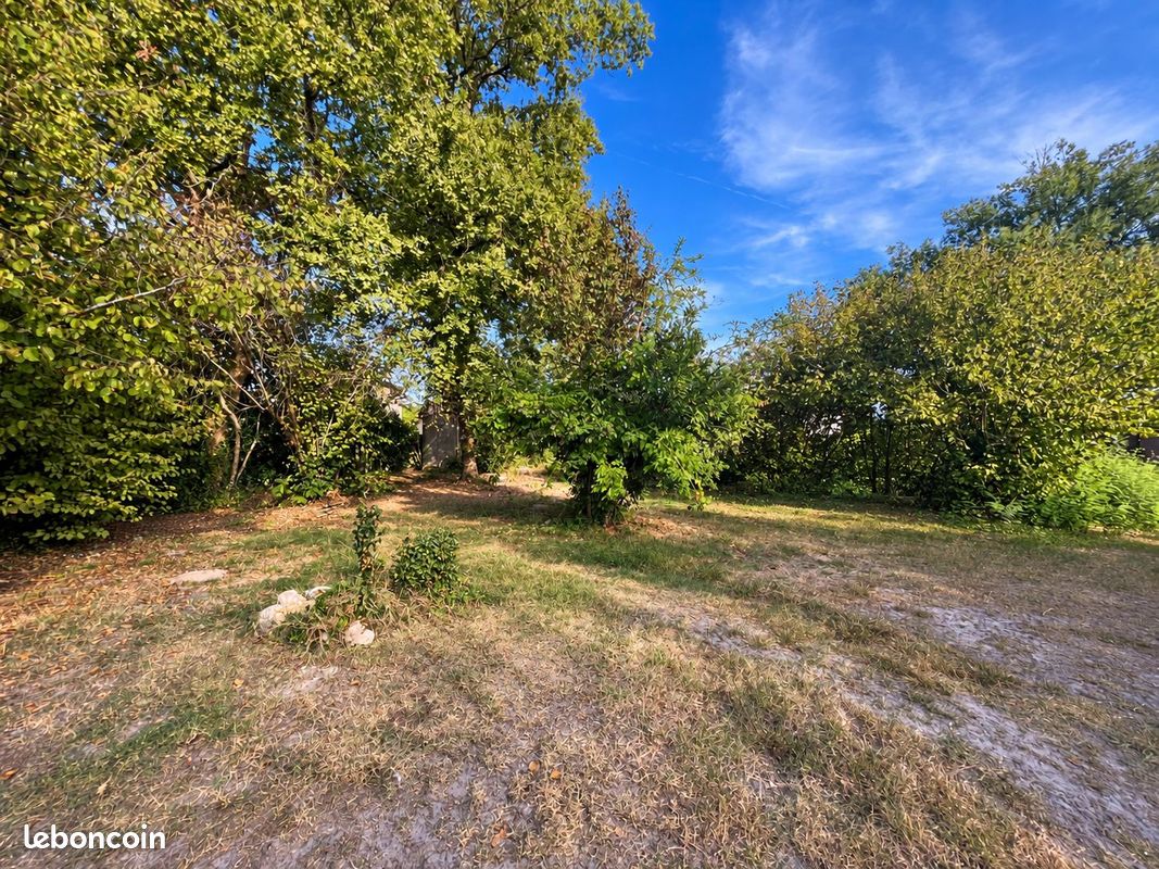 Terrain 753 m² · à Cadaujac · 150 000 €