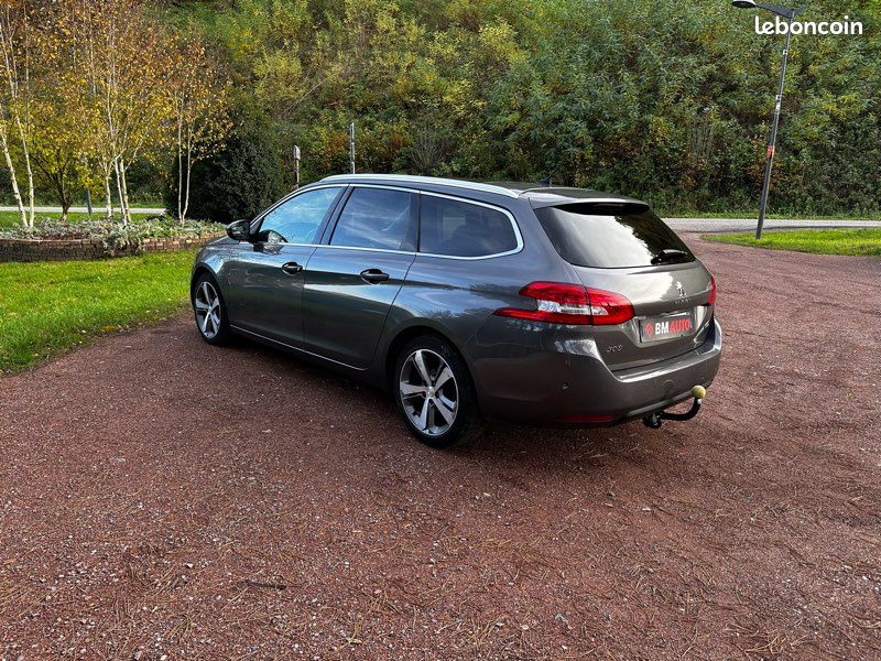 Peugeot 308 (image 2)