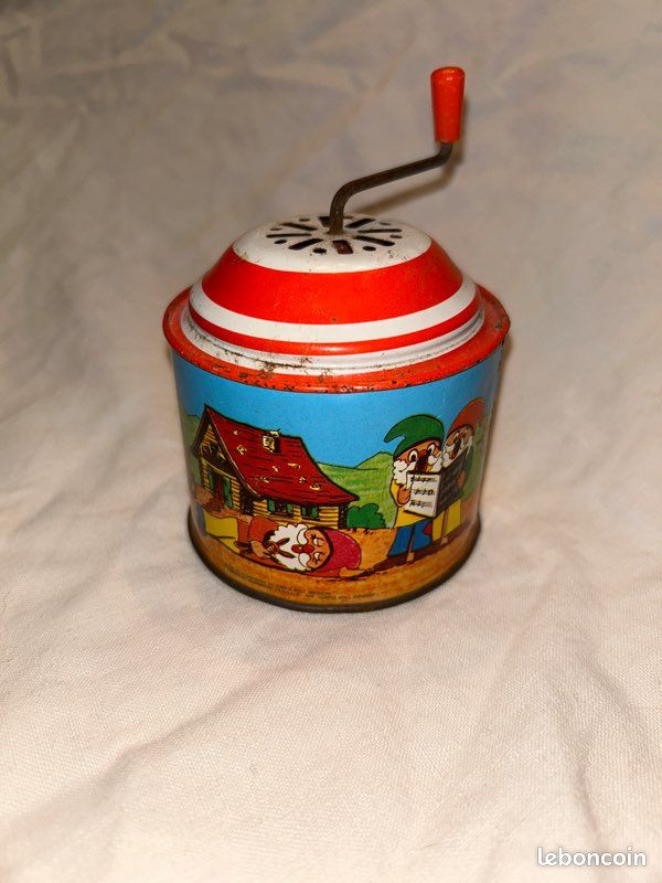 Jouet Ancien : Boîte à Musique Moulin En Tôle Décor Paysages (Europe) - Vintage