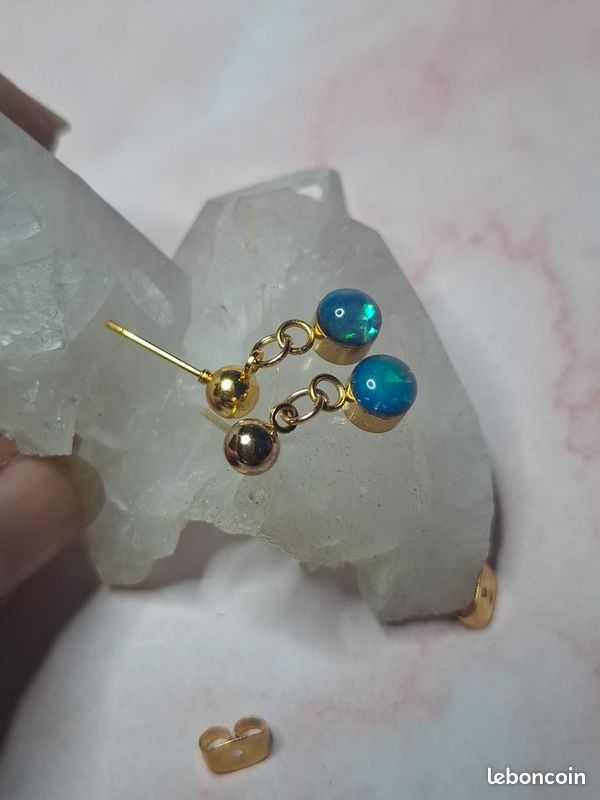 Boucles D'oreilles Dormeuses Abeille Avec Perle Opale Bleue Synthétique - Doré, Laiton, Neuves Sans Emballage