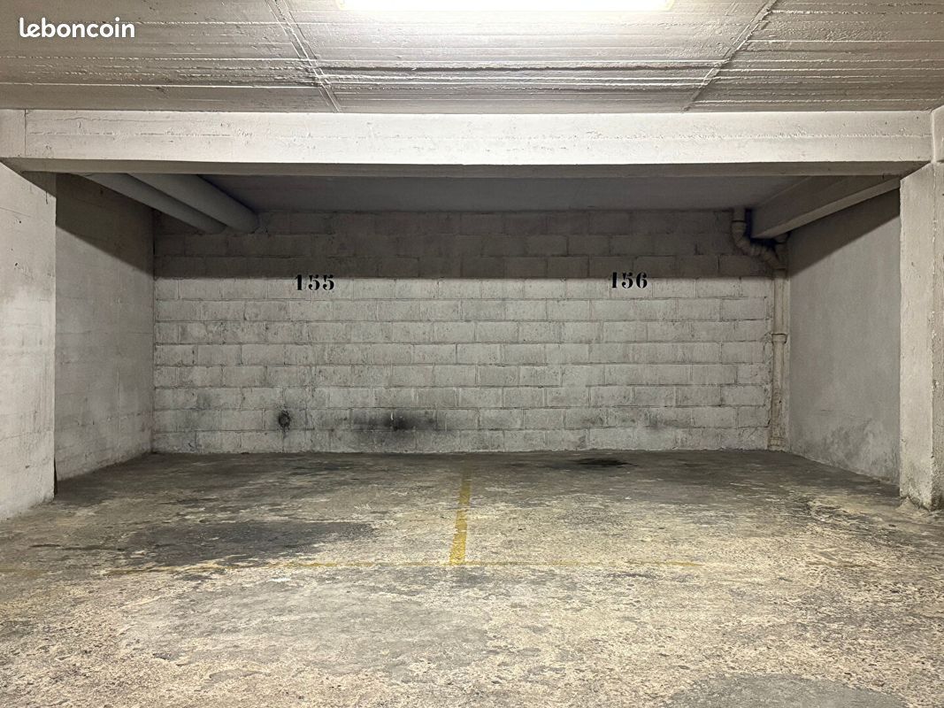 Parking 16 m² · à Paris · 16 m² · 22 500 €