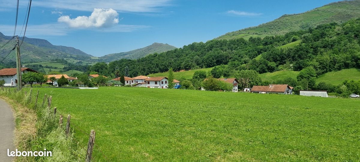 Terrain constructible 2392 m² · à Saint-Étienne-de-Baïgorry · 140 000 €