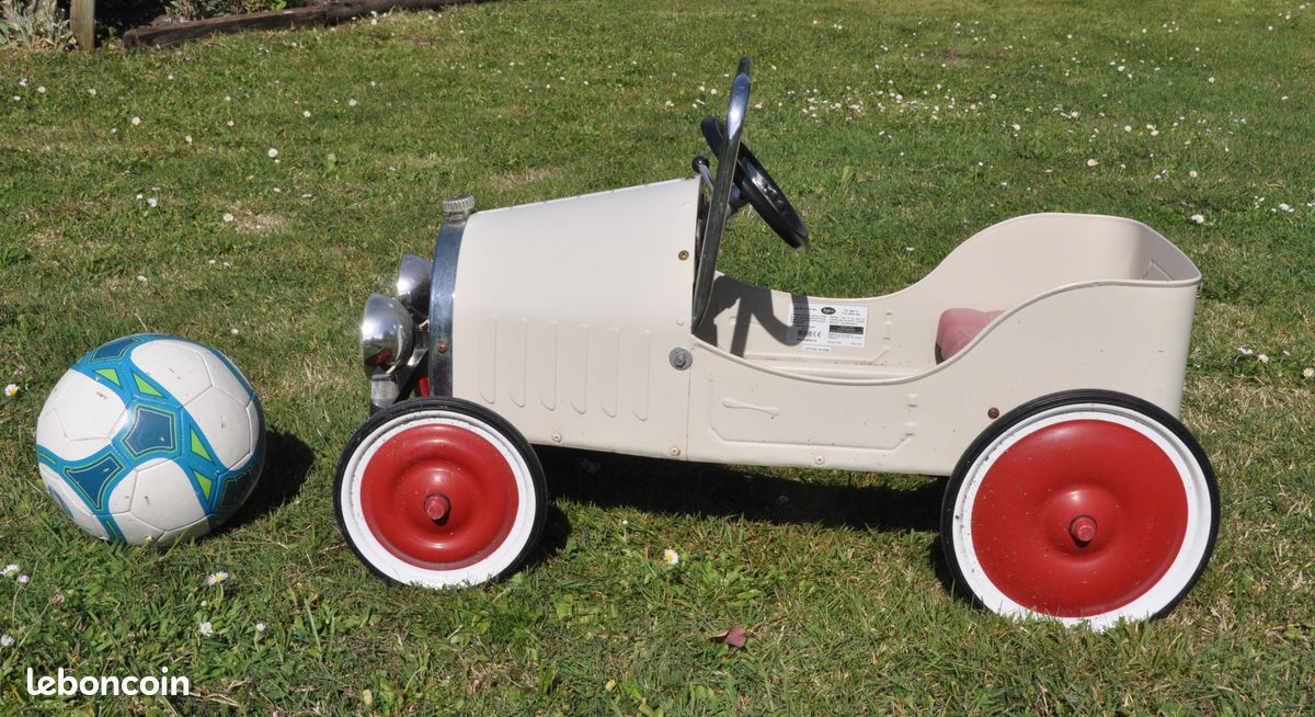 Voiture Baghera à pédales (image 1)