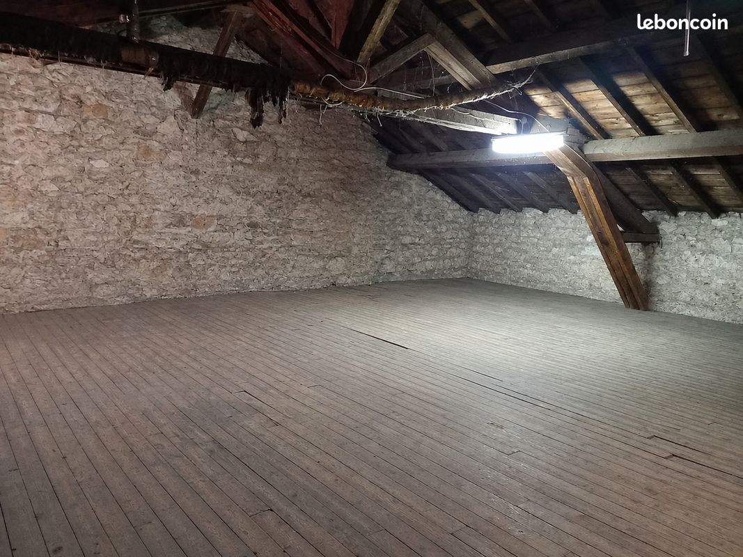 Local commercial 3 pièces 100 m² · à Le Coteau · 100 m² · 55 000 €