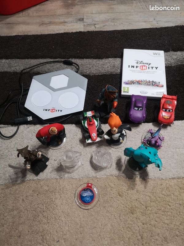 Disney infinity Wii + 11 figurines + portail (image 1)