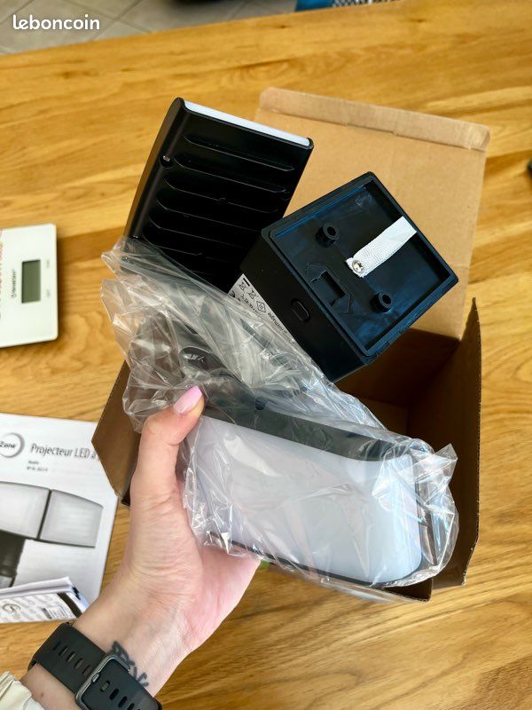 Projecteur LED à piles 🔋 (image 7)