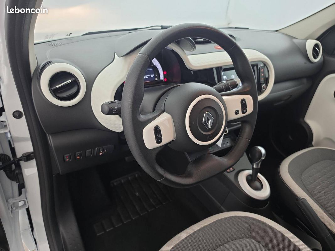 RENAULT Twingo III E-Tech Equilibre (image 10)