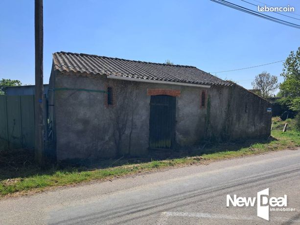 Terrain 600 m² Saint Etienne De Montluc