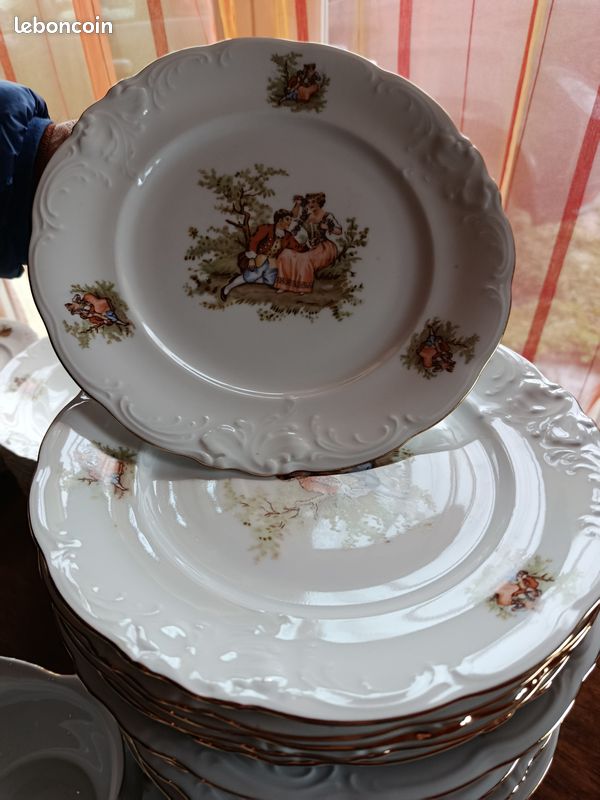 Plat à Gâteau en Porcelaine de France style Fragonard XVIIIè
