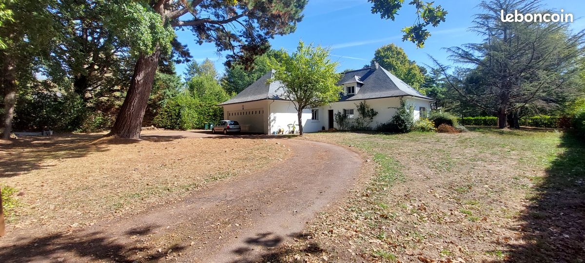 Maison 9 pièces 250 m² · à Guérande · 250 m² · 2 250 €/mois