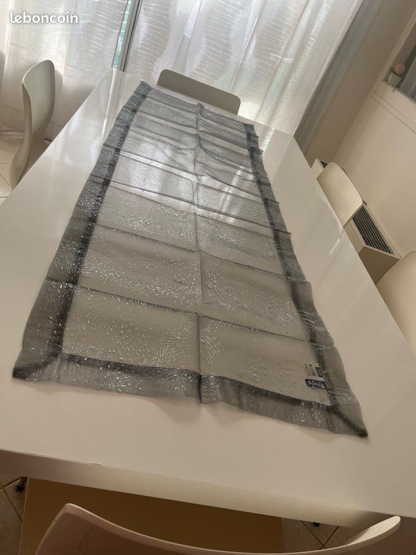 Table de salle à manger avec 6chaises IKEA (image 3)