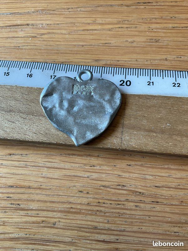 Pendentif Biche De Bere Vintage - Métal Argenté Et Fonte De Verre - Modèle Des Années 1993 - Occasion En Bon état