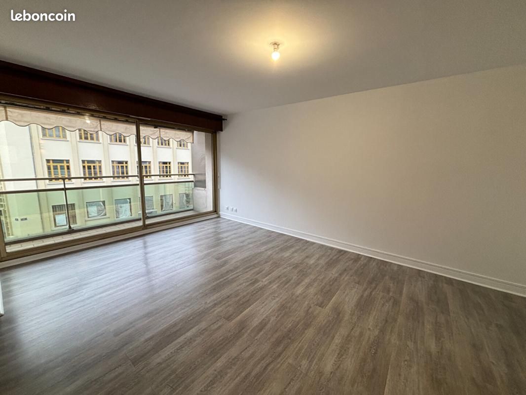 Appartement 3 pièces 91 m² · à Pau · 91 m² · 900 €