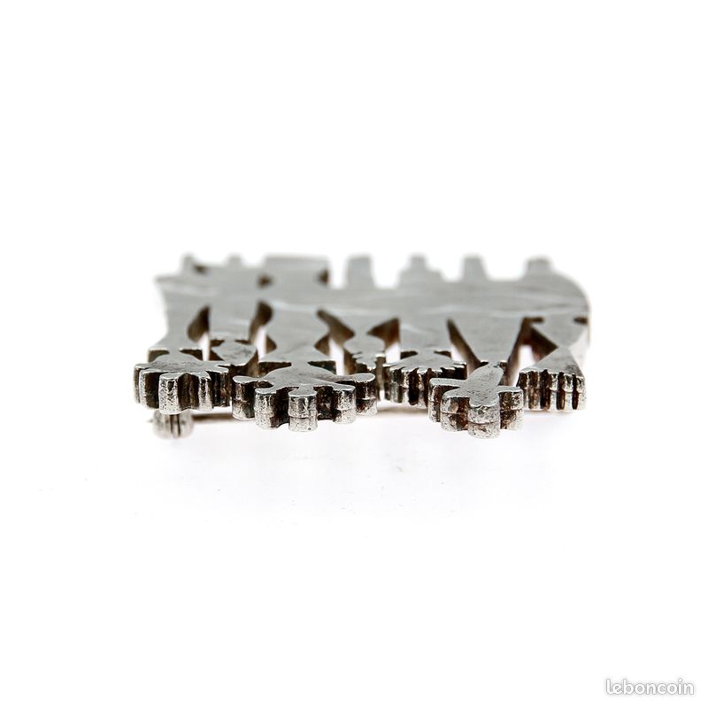 Broche Carrée Biche De Bère En Métal Argenté - Édition Limitée Numérotée