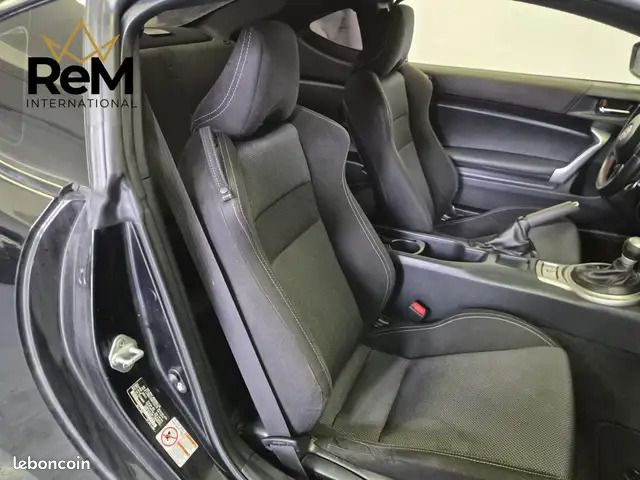 Toyota GT86 2.0 Restyling | 200 ch BVA Restylée Full Black Carnet d'entretien Non-fumeur Propulsion (image 12)