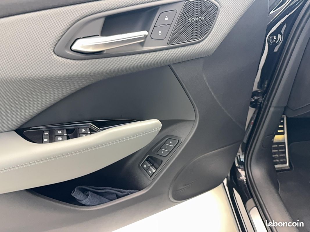 AUDI Q3 e-hybrid 272 ch S tronic 6 S line (image 26)