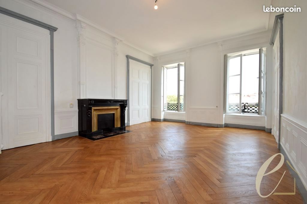 Appartement 4 pièces 153 m² · à Lyon · 152,7 m² · 1 896 €
