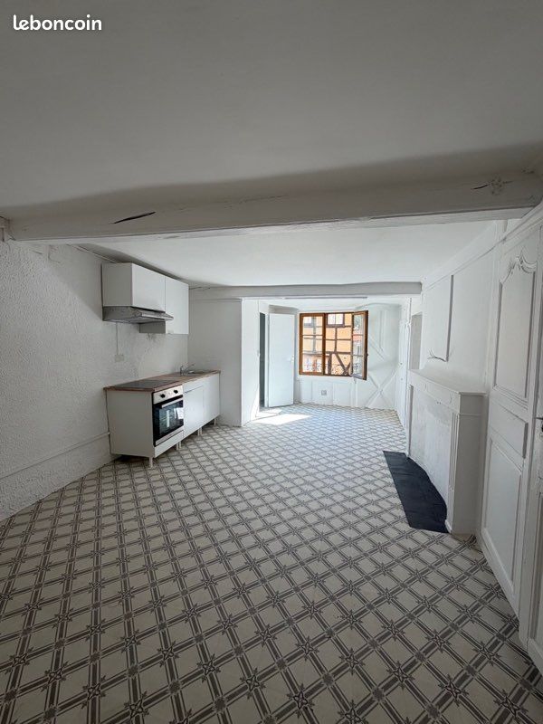 Appartement 1 pièce 20 m² · à Thiers · 20 m² · 300 €/mois