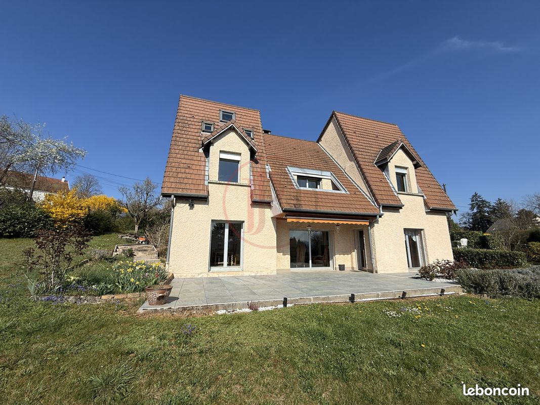 Maison 8 pièces 226 m² · à Besançon · 226 m² · 480 000 €