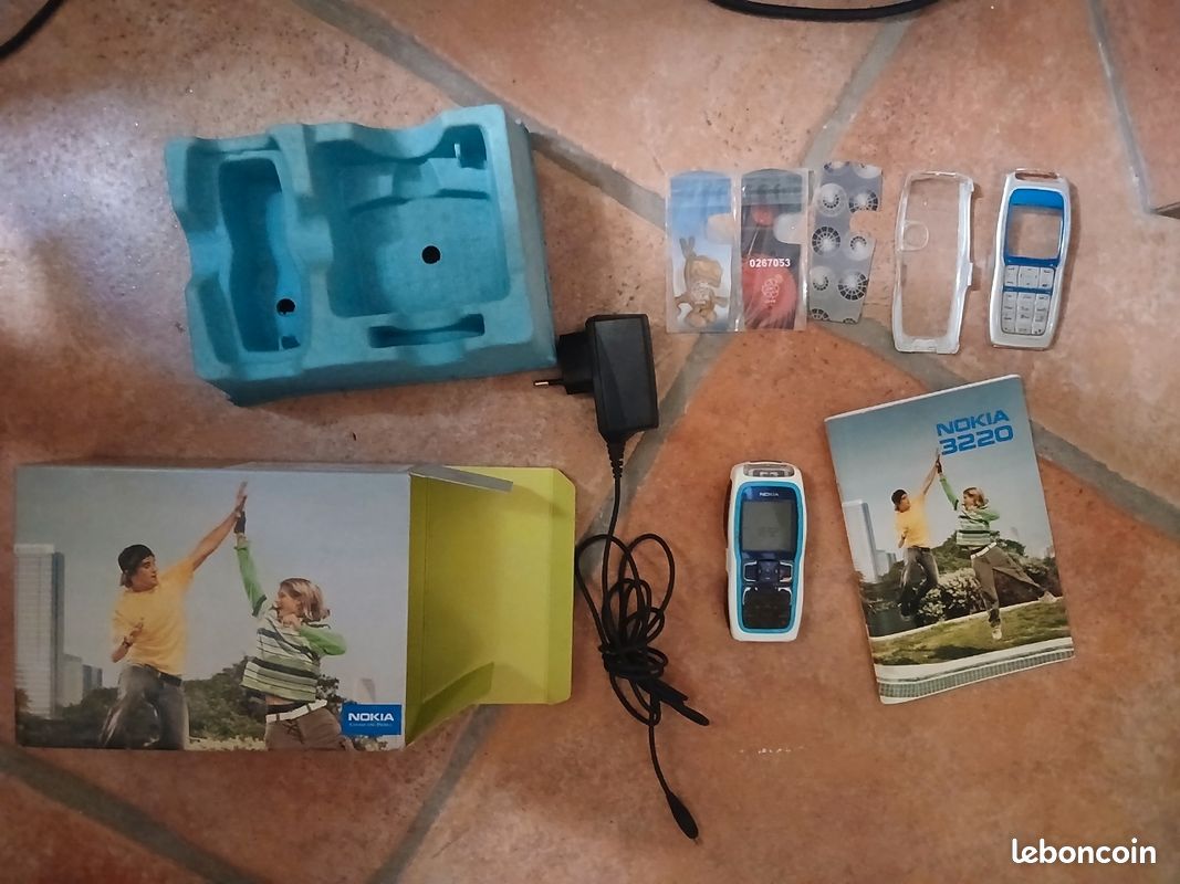 Pack complet d’origine Nokia 3220 avec accessoires de personnalisation en plus (image 1)