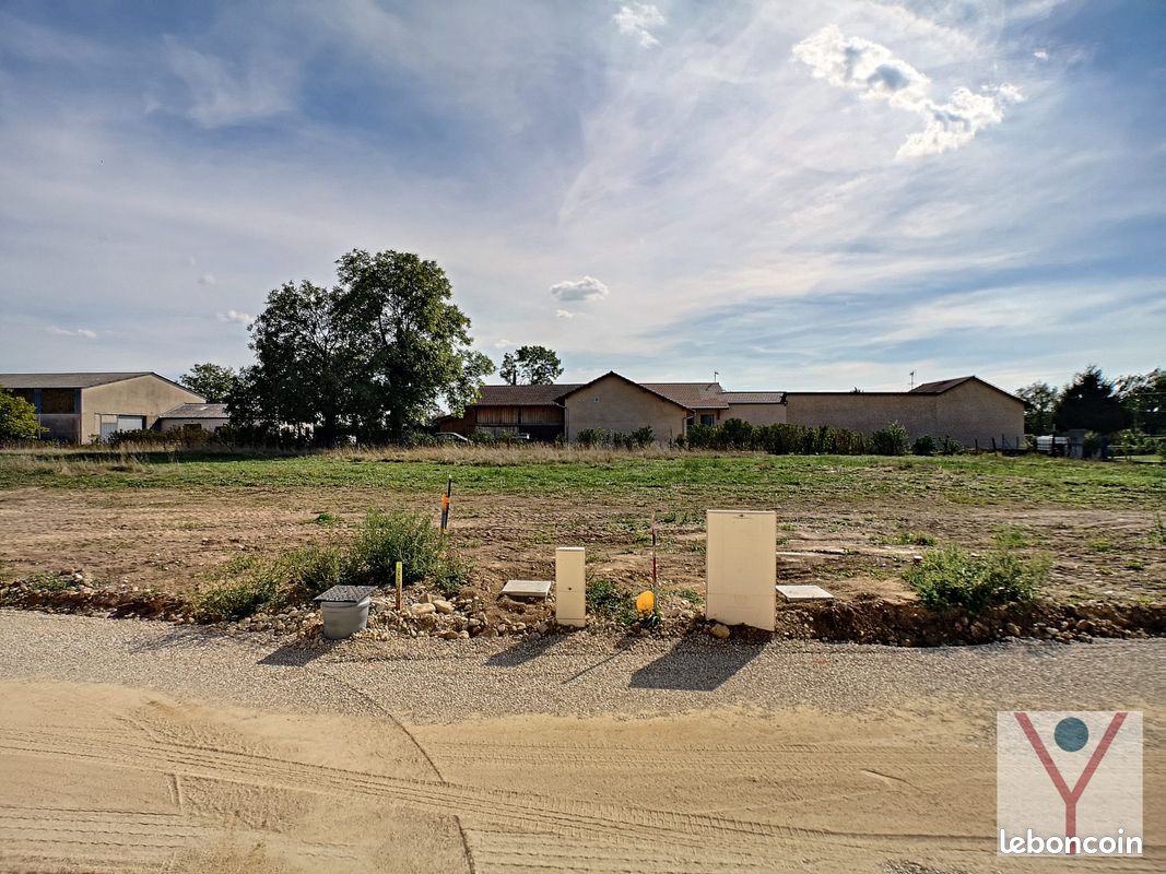 Terrain 858 m² · à Pont-d'Ain · 858 m² · 105 000 €