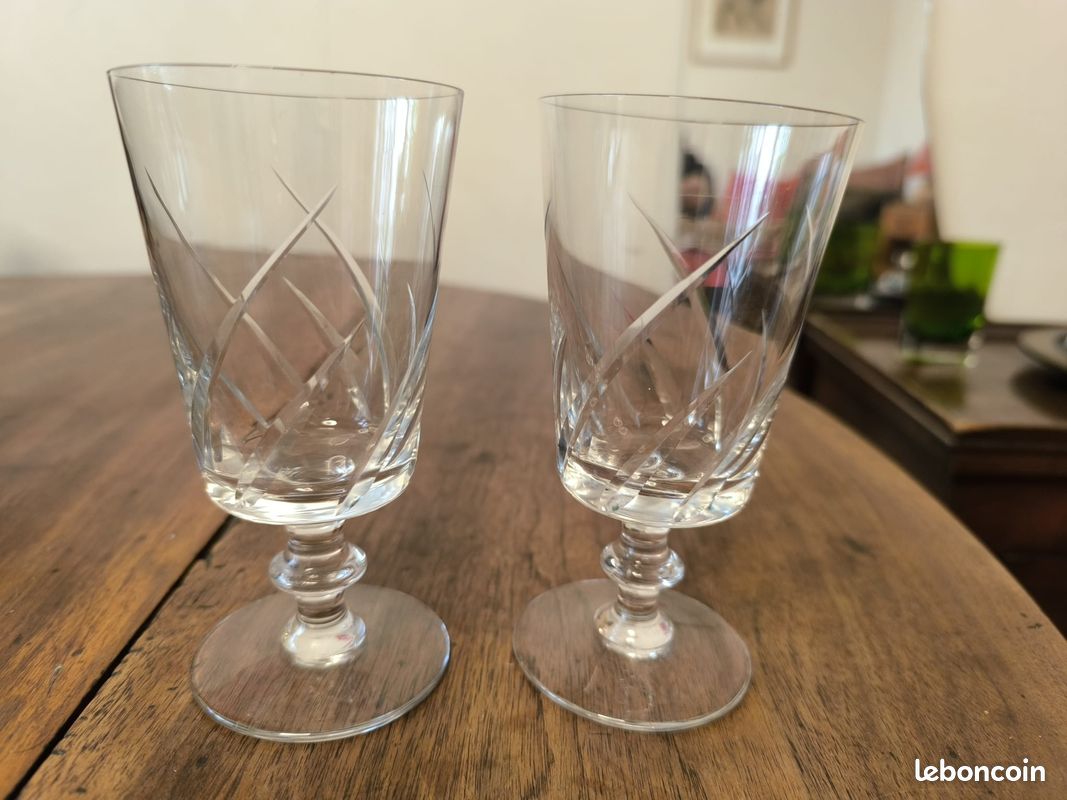 2 verrres à vin anciens, en cristal soufflé bouche et taillé main (image 1)