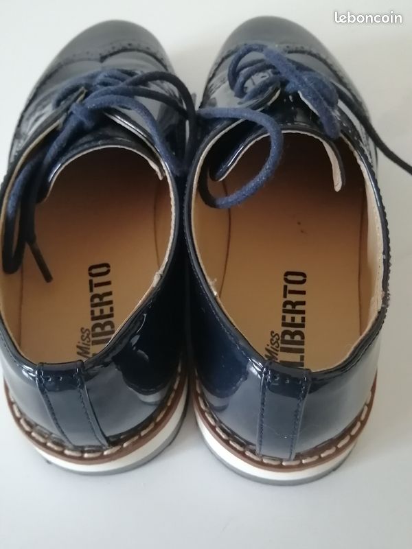Chaussures derby . P34. Marine. Lacets. Excellent état neuf (image 6)