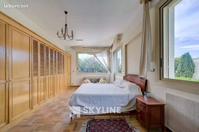 Villa 9 pièces 285 m² — 24