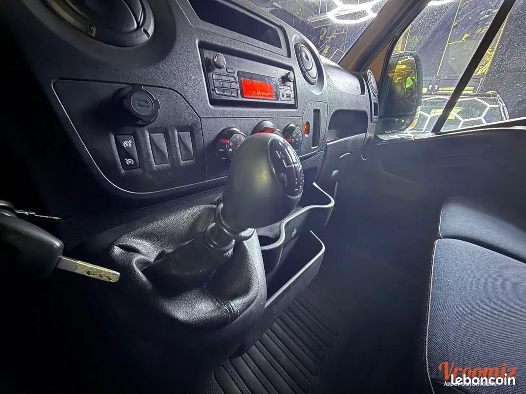 Renault Master Vu FOURGON 2.3 DCI 110 35 L2H2 GRAND-CONFORT I 7 PLACES - PRIX TTC (image 18)