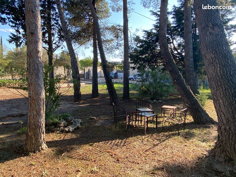 Saint Saturnin les Avignon -Terrain 400m2 · à Saint-Saturnin-lès-Avignon · 139 000 €