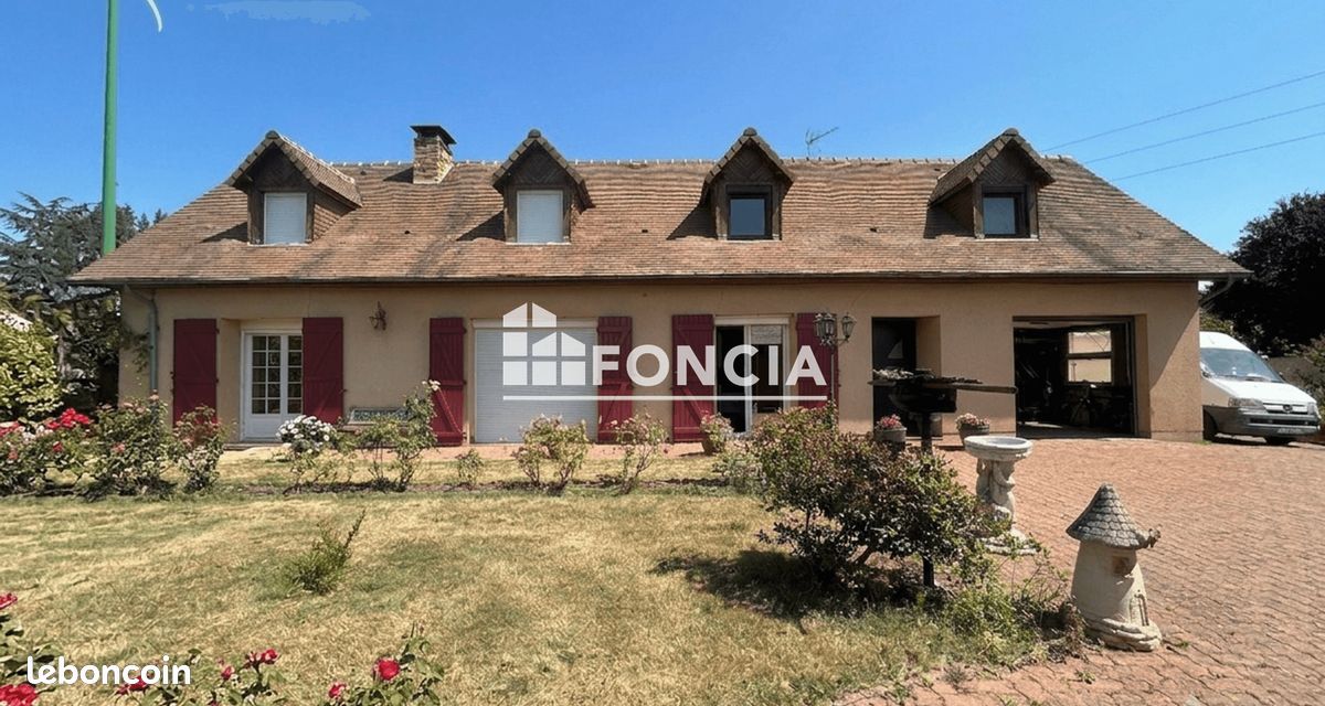 À vendre – Maison familiale avec dépendances et grand terrain à l'entrée du Mans – Changé (image 1)