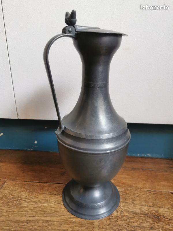 PICHET EN ETAIN h.26cm à couvercle avec POINCON du 19e siècle
