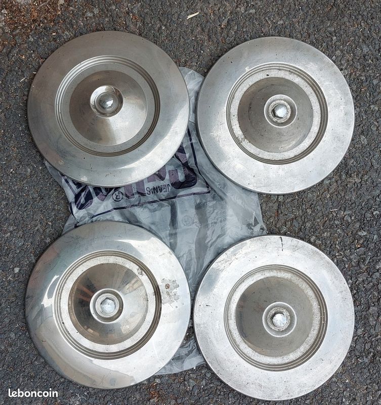 4 Centres de roues/ cachés moyeux Peugeot 204/304/504 (image 1)